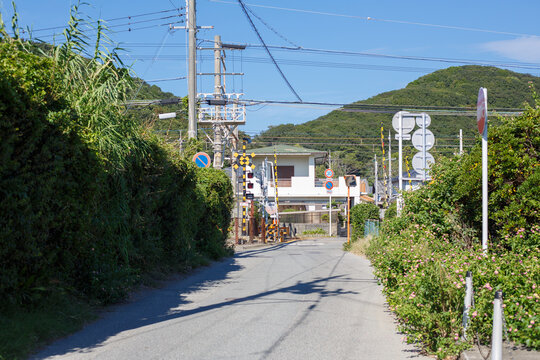 磯ノ浦駅近くの踏切