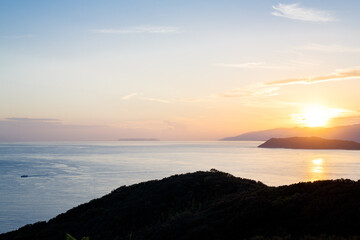 夕焼けの休暇村から望む地ノ島、友ヶ島 © Hsuan