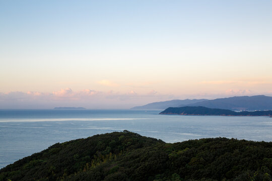 朝焼けの休暇村から望む地ノ島、友ヶ島