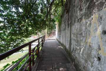 Obraz premium Lush Green Hiking Path on Section 5 of the Taipei Grand Trail in Neihu, Taiwan