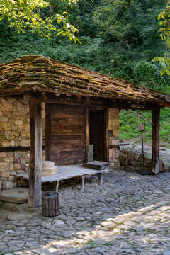 Calle comercial en el pueblo de Etar, provincia de Gabrovo (Bulgaria)