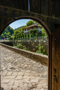 Calle comercial en el pueblo de Etar, provincia de Gabrovo (Bulgaria)