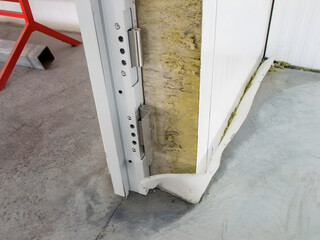 Construction of insulated sandwich panels for a modern warehouse interior