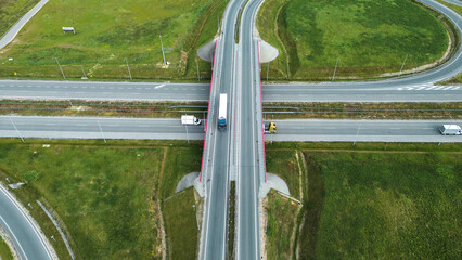 Obraz premium Logistics vehicle traveling on clean freeway