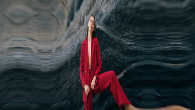 Premium Transitions Distorted Mirror 16 Variations &ndash; Mirror Distortion Transitions, Reflection Warp, Glass Blur and Optical Wipe Effects for Professional Video Editing