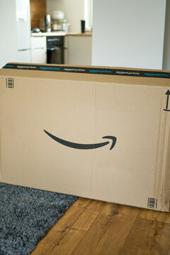 Buying Christmas presents via Amazon Prime 06.05.2026 Poland, Katowice
