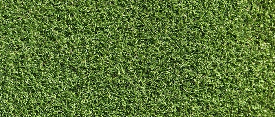 Obraz premium Close-up view of vibrant green artificial turf texture