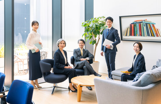ビジネス　チーム　グループ　会社　ポートレート