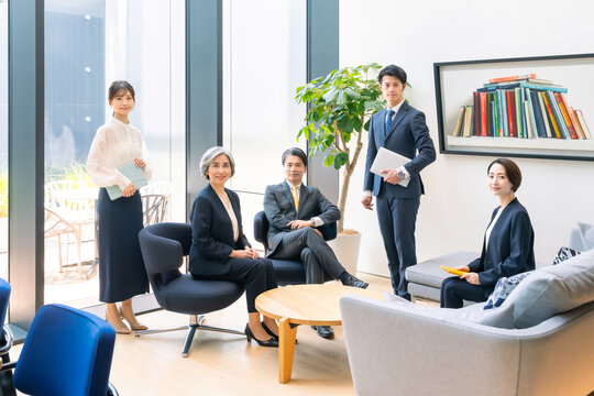ビジネス　チーム　グループ　会社　ポートレート