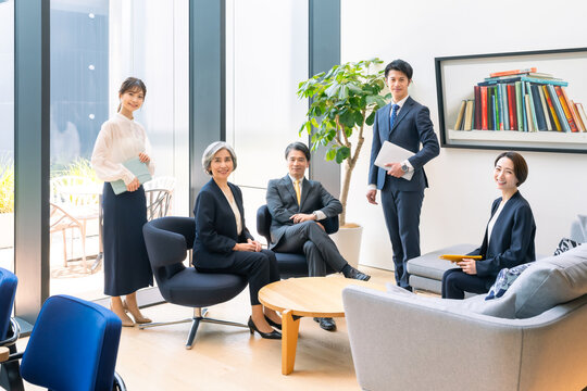 ビジネス　チーム　グループ　会社　ポートレート