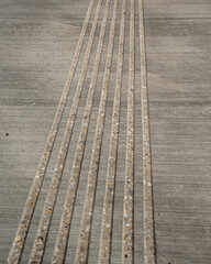 Betonoberfläche mit Leitstreifen © Mathis