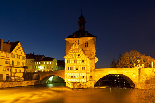 Germany, Bavaria, Franconia, Bamberg, View of old city hall over Regnitz River at night