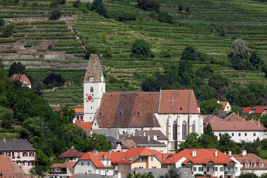 Austria, Lower Austria, Wachau, Spitz an der Donau, View of village
