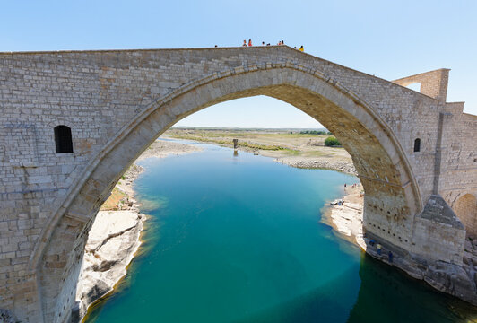 Turkey, South East Anatolia, Silvan, Malabadi bridge over Batman River