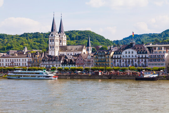 Germany, Rhineland-Palatinate, View of Boppard, old town with St. Severus Church at Rhine river