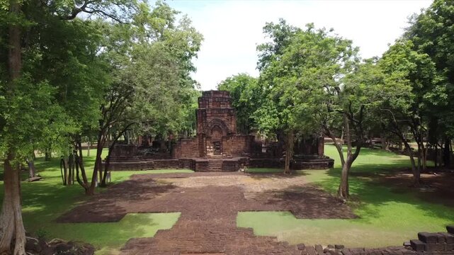 カーンチャナブリーのムアンシン歴史公園の空撮　อุทยานประวัติศาสตร์เมืองสิงห์ กาญจนบุรี　Muang Sing Historical Park, Kanchanaburi　Drone Shooting