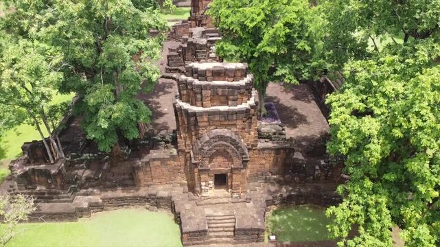 カーンチャナブリーのムアンシン歴史公園の空撮　อุทยานประวัติศาสตร์เมืองสิงห์ กาญจนบุรี　Muang Sing Historical Park, Kanchanaburi　Drone Shooting