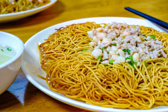 Suzhou‑style Crispy Pan‑Fried Noodles with Shrimp and Shredded Pork
