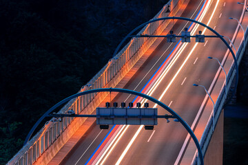 Vehicle light trails crossing the Weißeritztal Bridge toward the Dölzschen Tunnel at night © Cornelius Fotografie