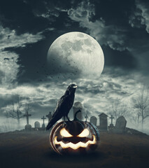 Naklejka premium Halloween pumpkin and spooky crow