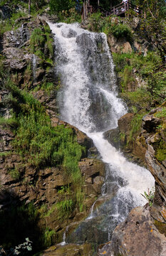 Kamyshlinsky Waterfall and observation deck.