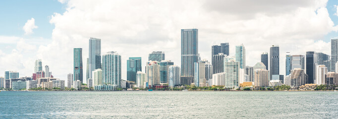 Fototapeta premium Miami Downtown skyline in daytime with Biscayne Bay