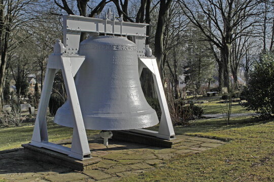 Glocke auf dem Stadtfriedhof Bad Pyrmont