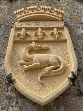 Sarlat blason sur une fa&ccedil;ade 