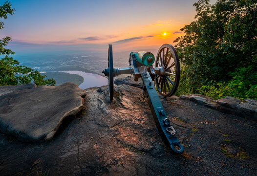 Sunrise Civil War cannon from Point Park