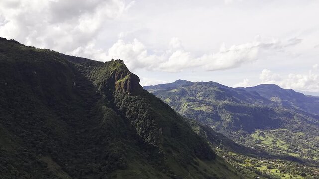 ASINCRONIA ENTRE  MONTA&Ntilde;AS