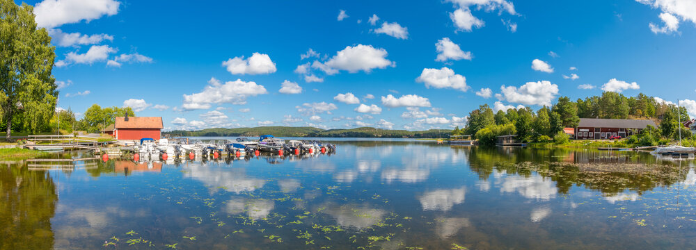 &Aring;sunden &Ouml;sterg&ouml;tland lake in Sweden, Scandinavia
