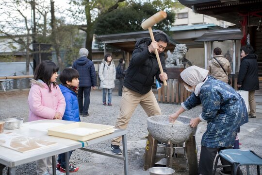 臼と杵で餅をつく地域の行事