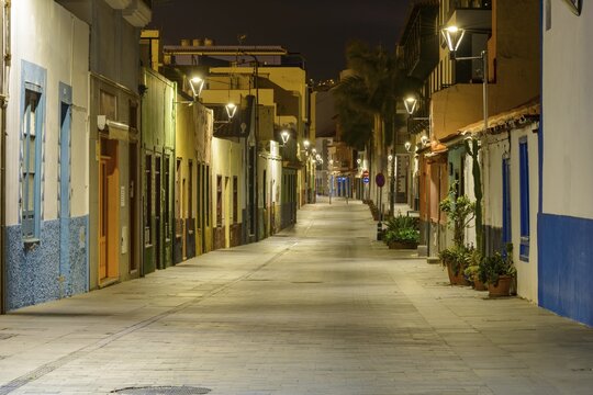Night view of Calle Mequinez, one of the most atmospheric streets in the old fishing and harbour district of La Ranilla, Puerto de la Cruz, Tenerife, Canary Islands, Spain