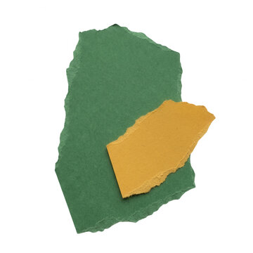 Deux morceaux de papier cartonn&eacute; textur&eacute; aux bords d&eacute;chir&eacute;s, l'un vert fonc&eacute; et l'autre jaune moutarde, superpos&eacute;s sur un fond blanc pur, parfaits pour des projets de design cr&eacute;atif et de collage.
