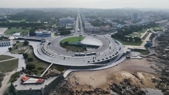 Rotunda do castelo do queijo avenida da boavista porto vista aerea drone