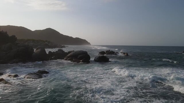 sobrevuelo con dron en el parque Tayrona colombia