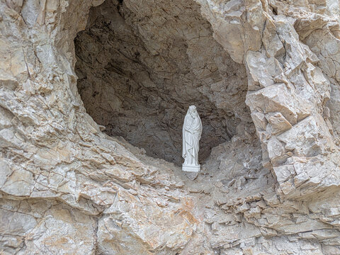 Religious statue of Mary and child in rocky mountain niche
