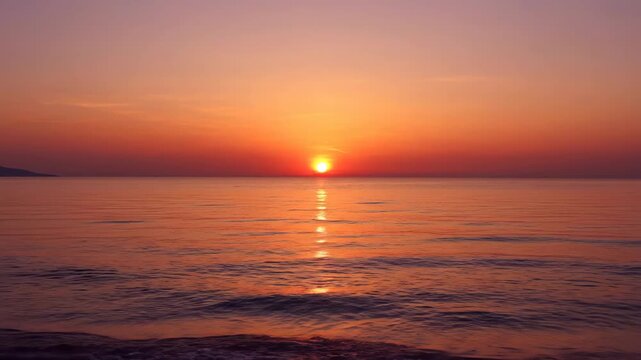 The sunset at sea is a natural scenery, and the sunrise at sea is beautiful and delayed