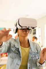 Using VR headset, teenager exploring virtual reality in high school classroom © WavebreakMediaMicro