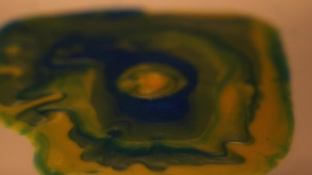 farbe blau gelb tropfen