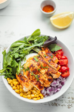 salade compl&egrave;te bowl poulet marin&eacute; tex mex tomates ma&iuml;s et riz