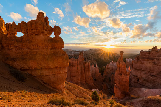 USA, Utah, Bryce Canyon National Park, Thors Hammer and other hoodoos in amphitheater at sunrise as seen from Navajo Loop Trail