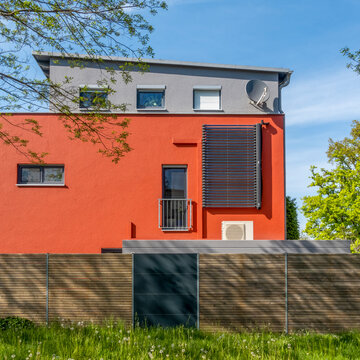 Modern house in Augsburg with solar thermal system and hybrid collectors