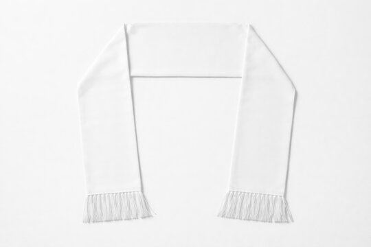 Elegant white scarf with fringe