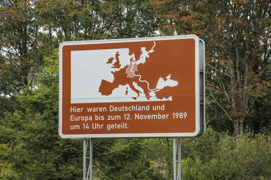 Sign saying 'Hier waren Deutschland und Europa bis zum. 12 November 1989 um 14 Uhr geteilt', refering to Germany and Europe being seperated after World War 2.