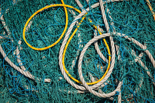Fishing net with ropes