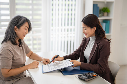 Brokers, insurance agents, or financial planners discuss and provide advise about health insurance for senior people.