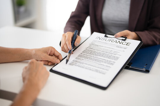 Professional agents, financial advisors, or health insurance brokers discuss and provide advice on financial planning for senior life.