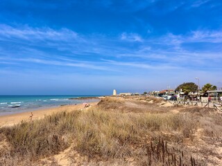 Playa del Palmar, El Palmar de Vejer: beach shops, bars and surf schools with view to the Torre Vigía El Palmar at the dunes and beautiful beach, Atlantic Ocean, Costa de la Luz, Spain © keBu.Medien