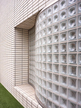 Modern Wall Design With Wavy Glass Block Patterns